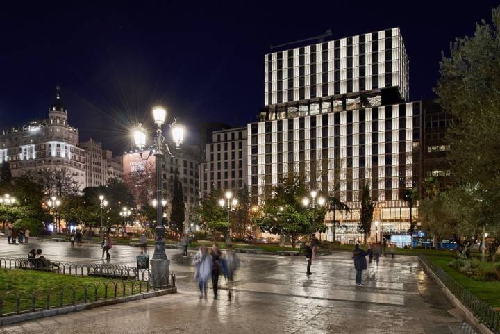 El nuevo hotel VP 'VP Plaza España Design', imponente construcción en la Plaza de España. Foto: Facebook 'VP Plaza España Design'.