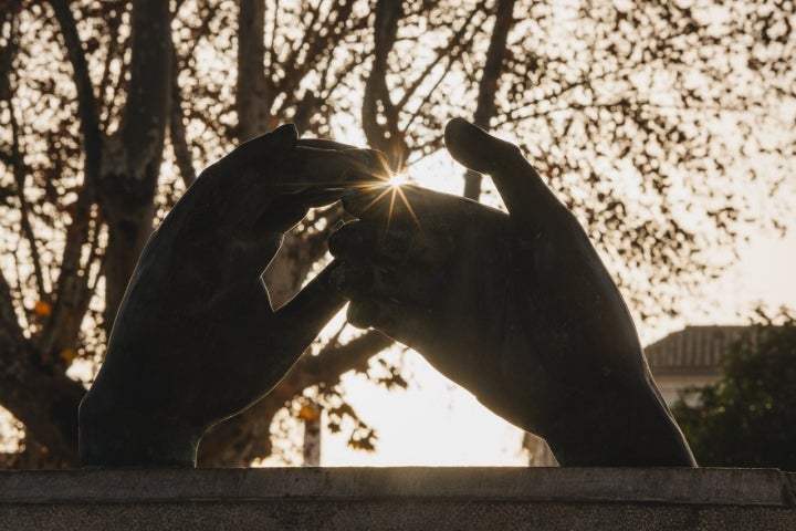 Monumento Manos Córdoba