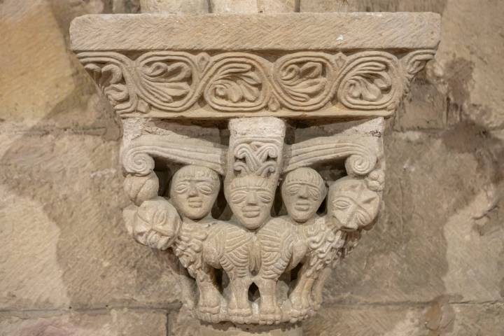 Capitel románico erótico