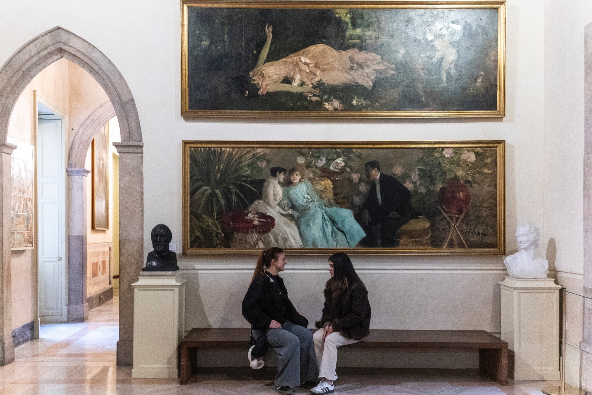 En la visita se pueden ver pinturas de maestros valencianos del S.XX como Pinazo.