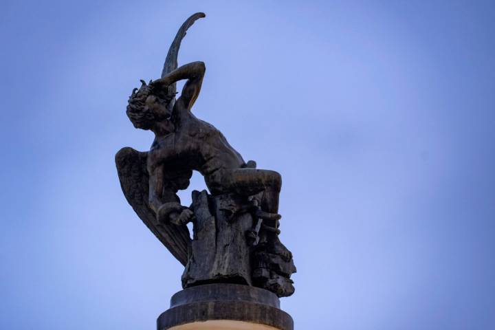 La estatua fue creada en 1877 por el madrileño Ricardo Bellver.