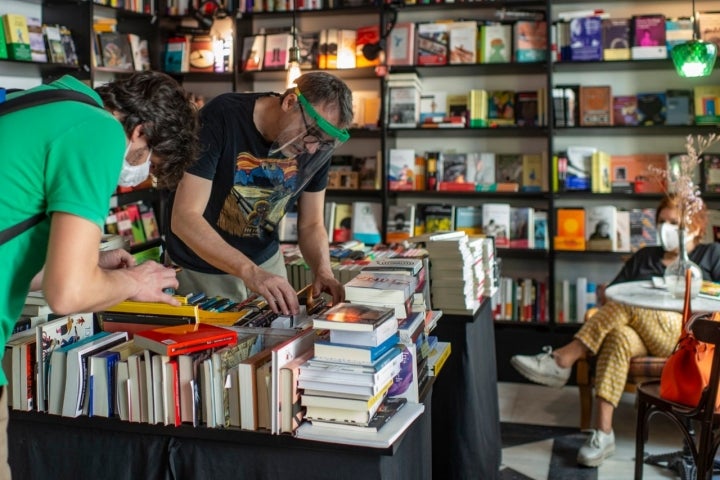 Hay un rincón de la librería dedicada a 'Jesús Pardo'.