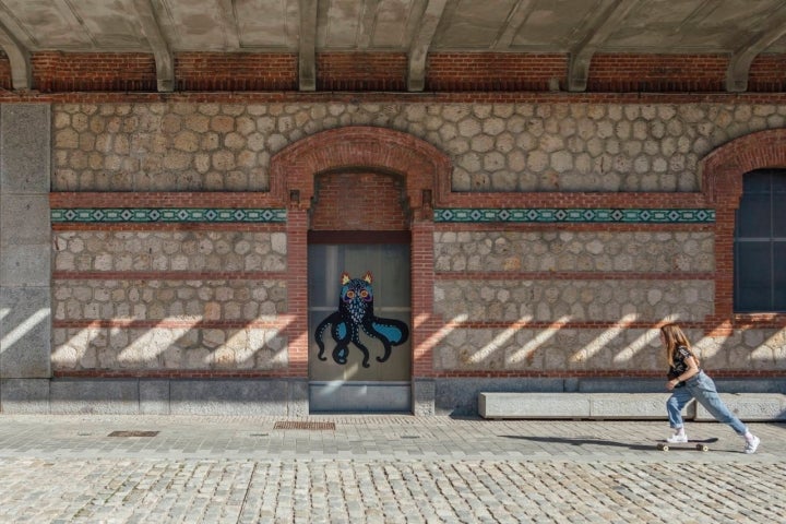 cenefa azulejos matadero madrid