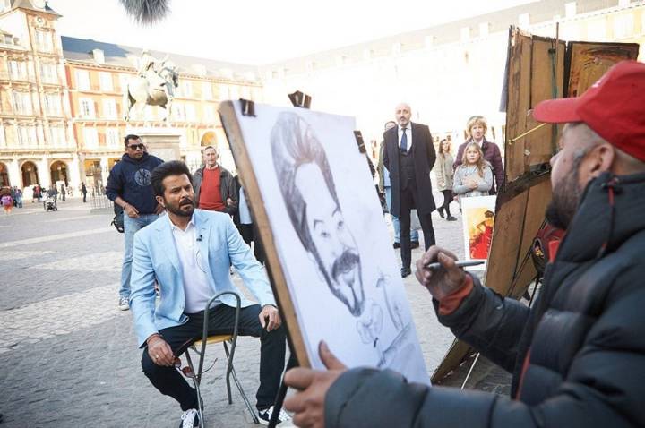 La estrella del cine indio Anil Kapoor posando en la Plaza Mayor con motivo de Madrid Bollywood 2016. Foto: José Haro.