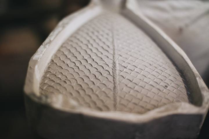 La piel de pescado es un tema recurrente en la cerámica de Martín.