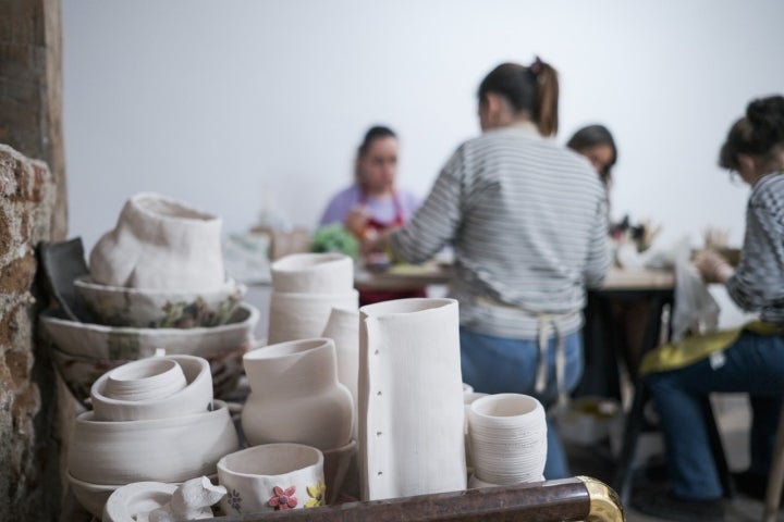 Sus clases, de modelado y torno, se imparten en turnos de mañana o tarde, de dos horas semanales.