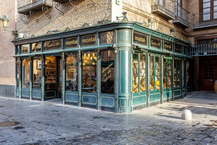 Tienda Zaragoza 'Montal Alimentación': fachada de la tienda