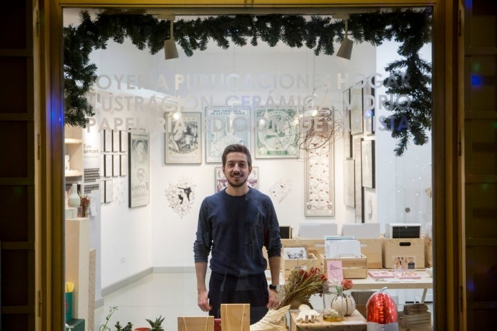 La tienda se encuentra en el número 1 de la plaza Pintor Eugenio Chicano.