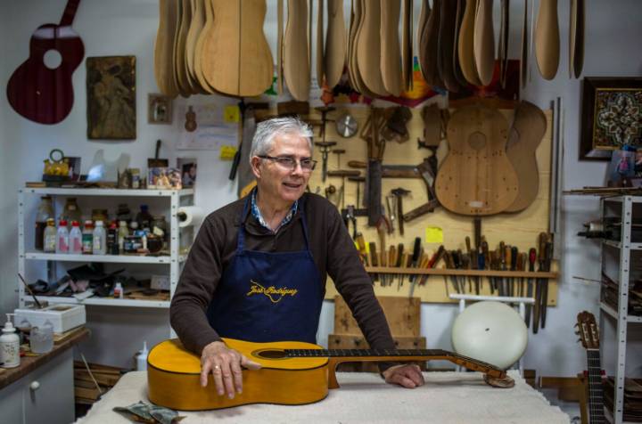 José Rodríguez lleva 50 años construyendo guitarras de gran calidad.