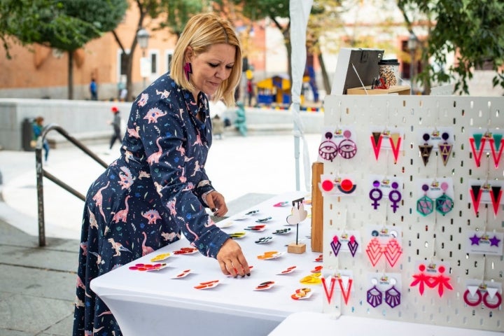 El puesto de María abre en el mercadillo de la plaza del 2 de Mayo, los viernes por la tarde y los sábados por la mañana.