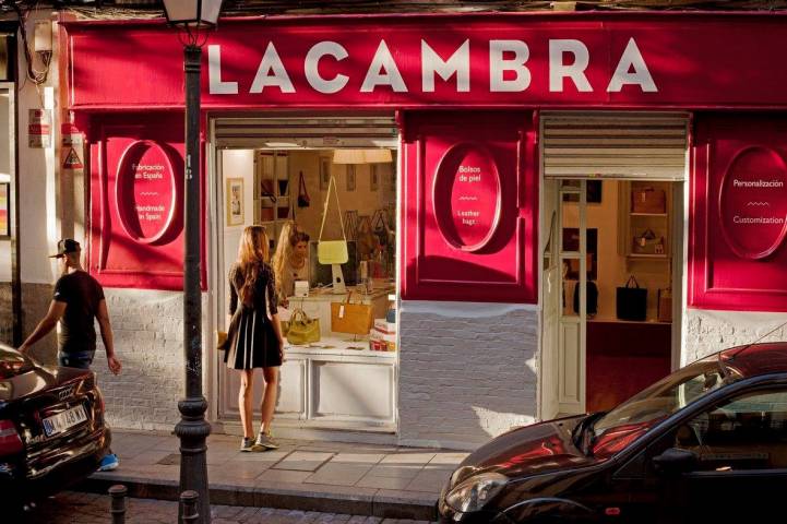 La fachada es atractiva, pero no tanto como sus productos. Foto: Facebook 'Lacambra'
