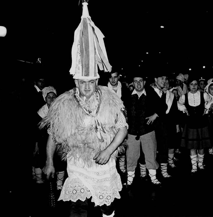 El desfile en Pamplona, en 1967. Foto: Asociación Amigos de Olentzero de Pamplona.