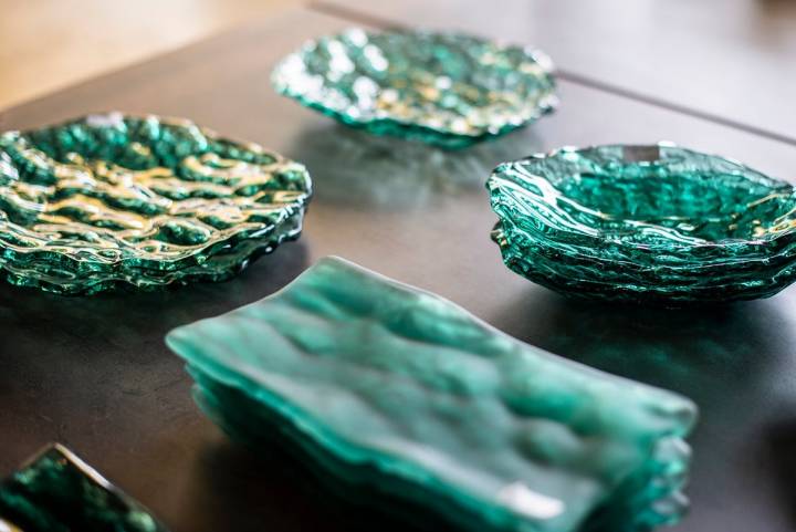 Vajillas Pordamsa. La porcelana tiene componente altísimo de vidrio y es fácil hacer solo vidrio también.