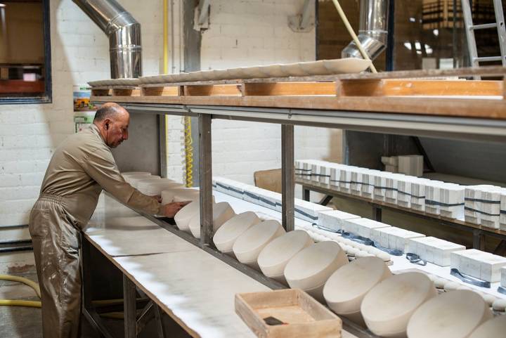 La porcelana requiere un cuidadoso proceso tras la producción.