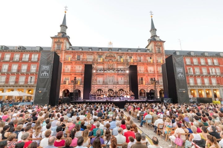 Un momento de la actuación del Coro Nacional de España en la Plaza Mayor. Foto: Veranos de la Villa.