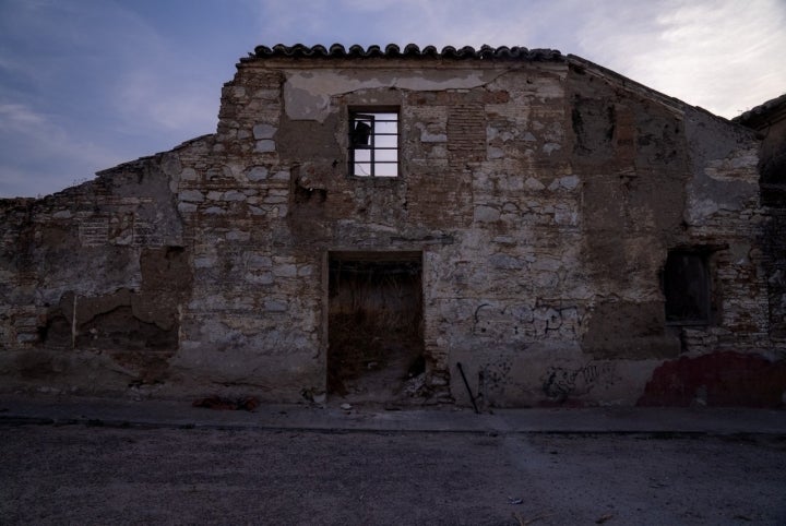 Historias y abandono en las calles de Caudilla.