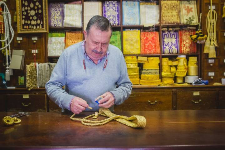 Javier Gotor, propietario de la tienda familiar más que centenaria 'Casa Rodríguez'.