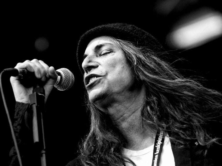 Patti Smith durante un concierto en Seinäjoki (Finlandia). Foto: Beni Köhler (CC Wikimedia).