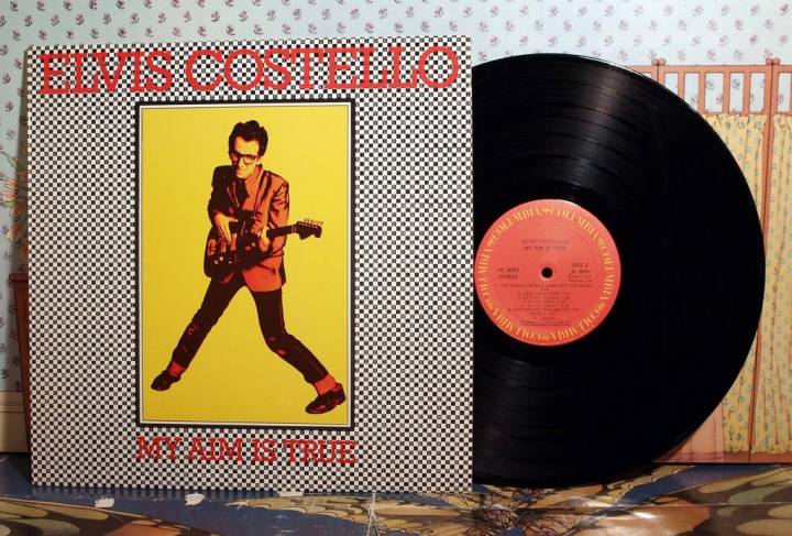 Elvis Costello lleva casi medio siglo siendo una de las caras visibles de la música británica. Foto: Flickr.