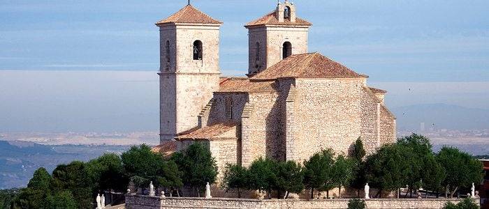 Iglesia parroquial de Campo Real, que fue un castillo.