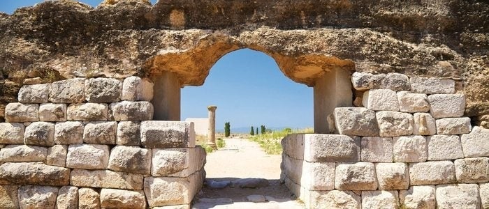 Puerta antigua de la ciudad de Empúries.