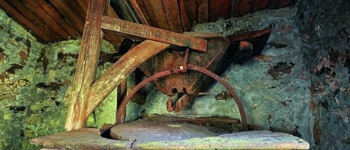 Interior de un molino de agua tradicional.