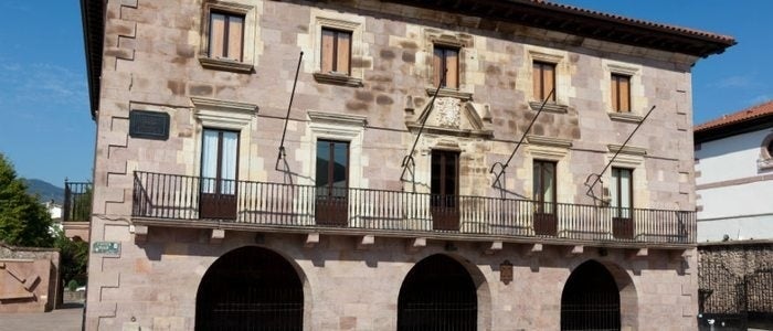 Plaza de los Fueros, Baztán.