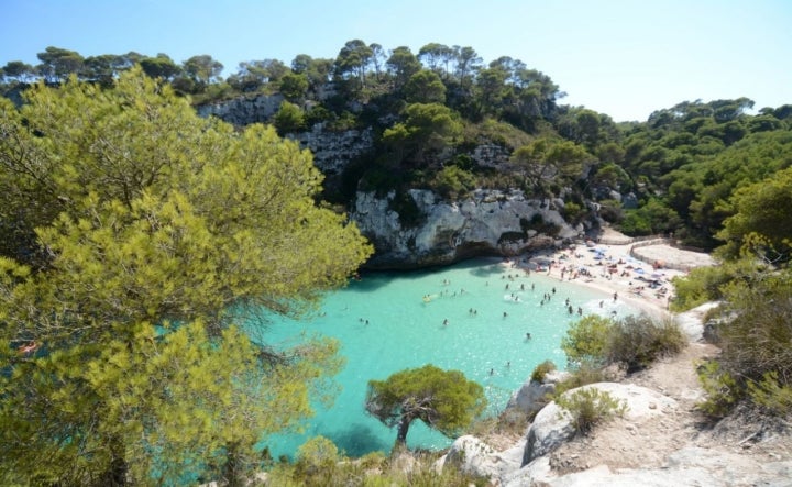 La cala Macarelletta, con sus aguas cristalinas, y situada al sur de la isla, es un paraíso.