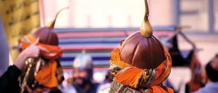 Fiesta de moros y cristianos; detalle del paso de la comitiva de los moros.