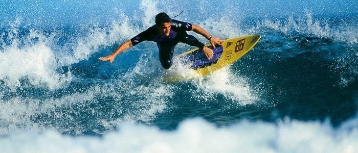 Surfista en la playa de Zarautz.