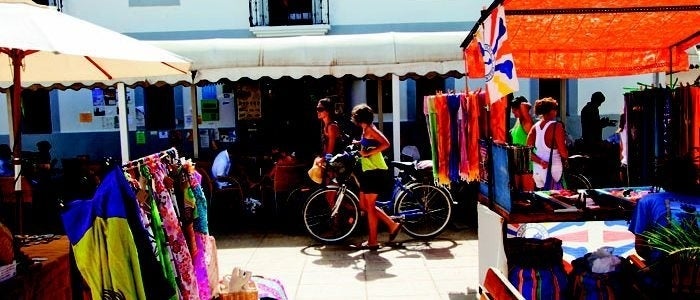 Mercadillo en las calles de Sant Francesc.