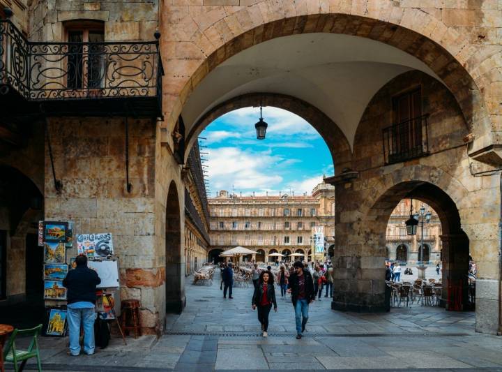 Arco de entrada a la Plaza Mayor de Salamanca. Foto: Shutterstock.