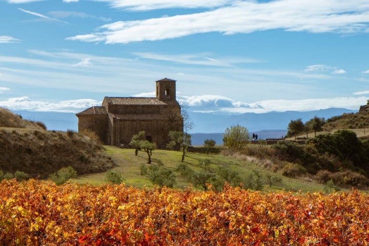 La ermita de Santa María de La Piscina es un templo católico situado cerca de Peciña.