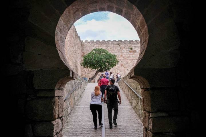 Entrada al castillo de la época califal de Trujillo.