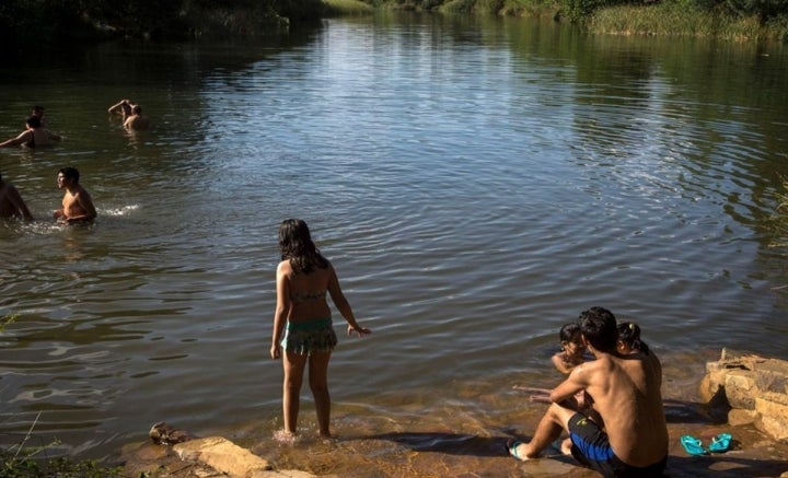 El baño más popular es el de la Yedra, en la localidad de Piedrabuena. Foto: Manuel Ruíz Toribio