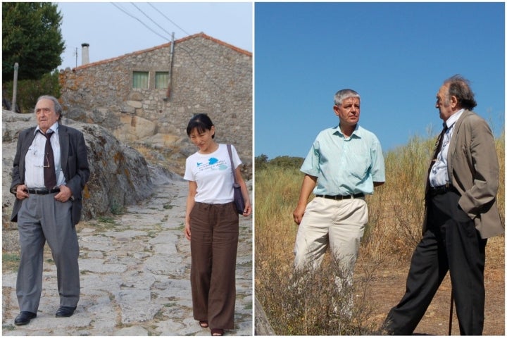 El escritor paseando por los alrededores de Coria junto a una editora japonesa y el arquitecto técnico Pedro Gutiérrez. Foto: Pedro Gutiérrez.