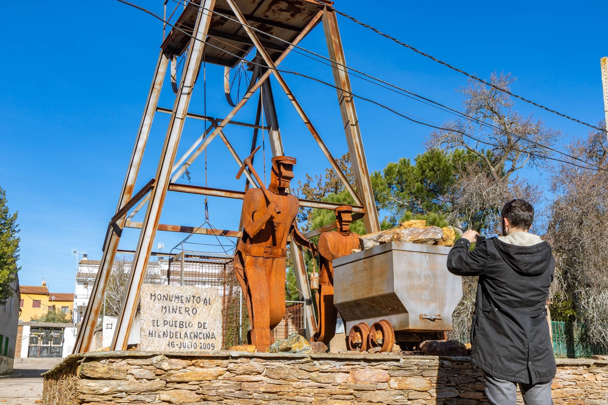 El monumento al minero fue erigido hace 14 años.