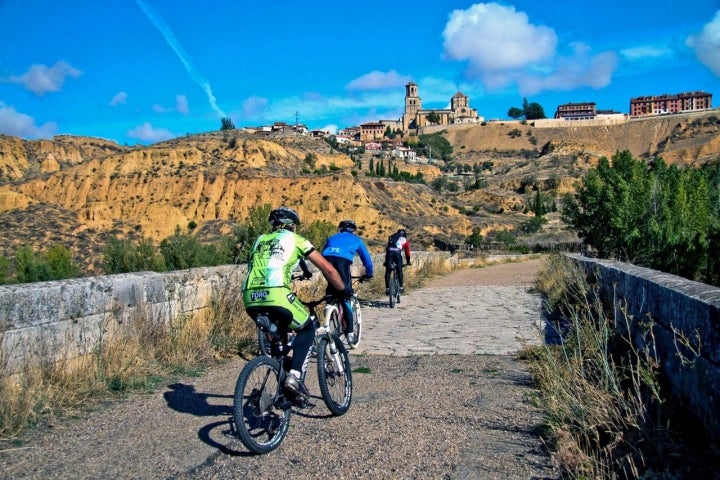 La panorámica de Toro llegando en bicicleta es imponente. Foto: Agefotostock.