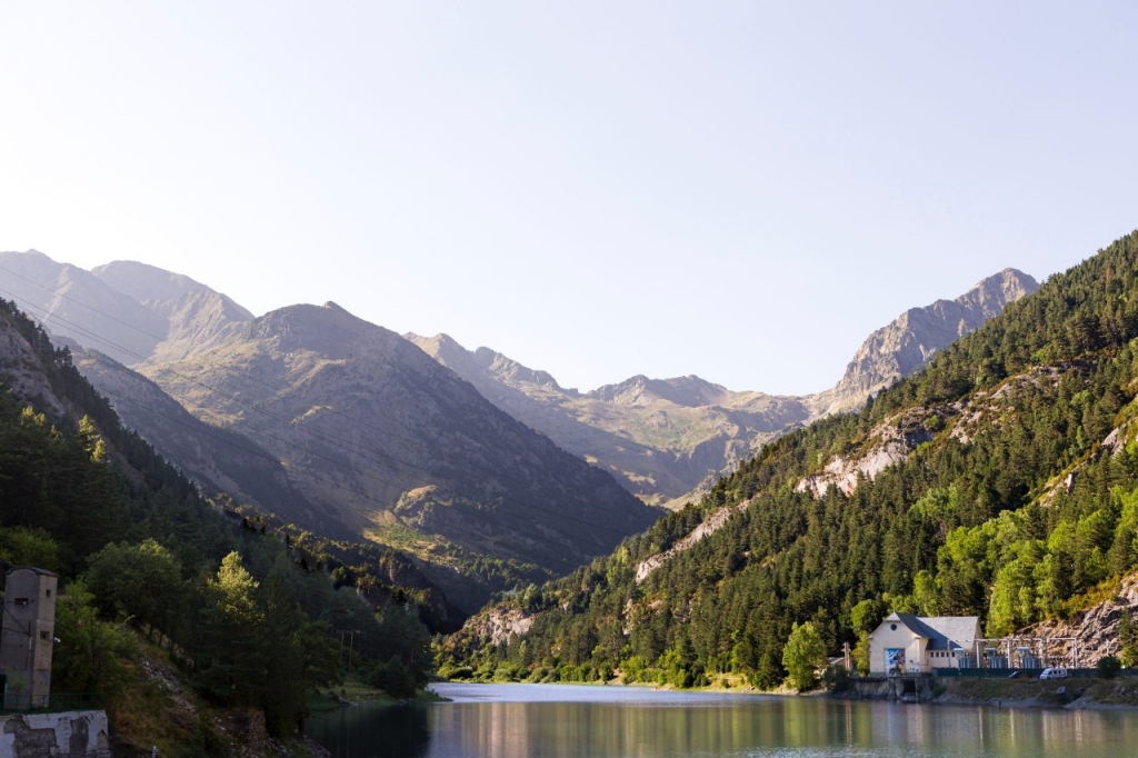 Comer casi con los pies a remojo en el Pirineo oscense