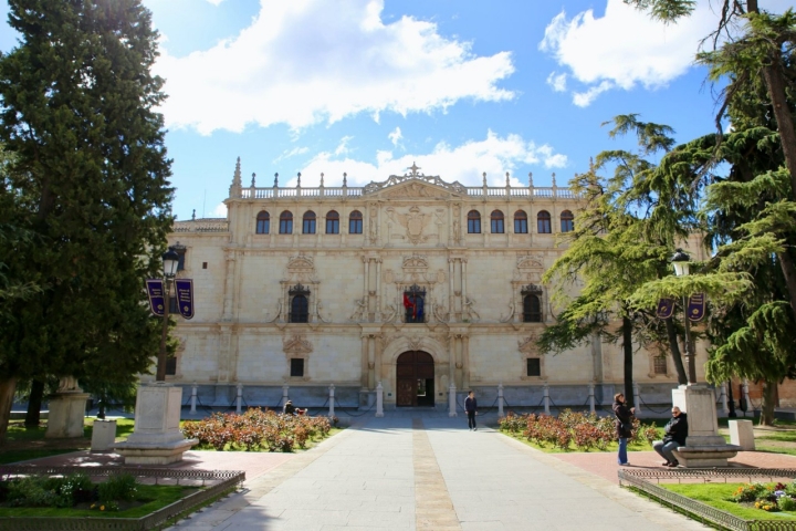 Fachada del Colegio Mayor de San Ildefonso de Alcalá de Henares.