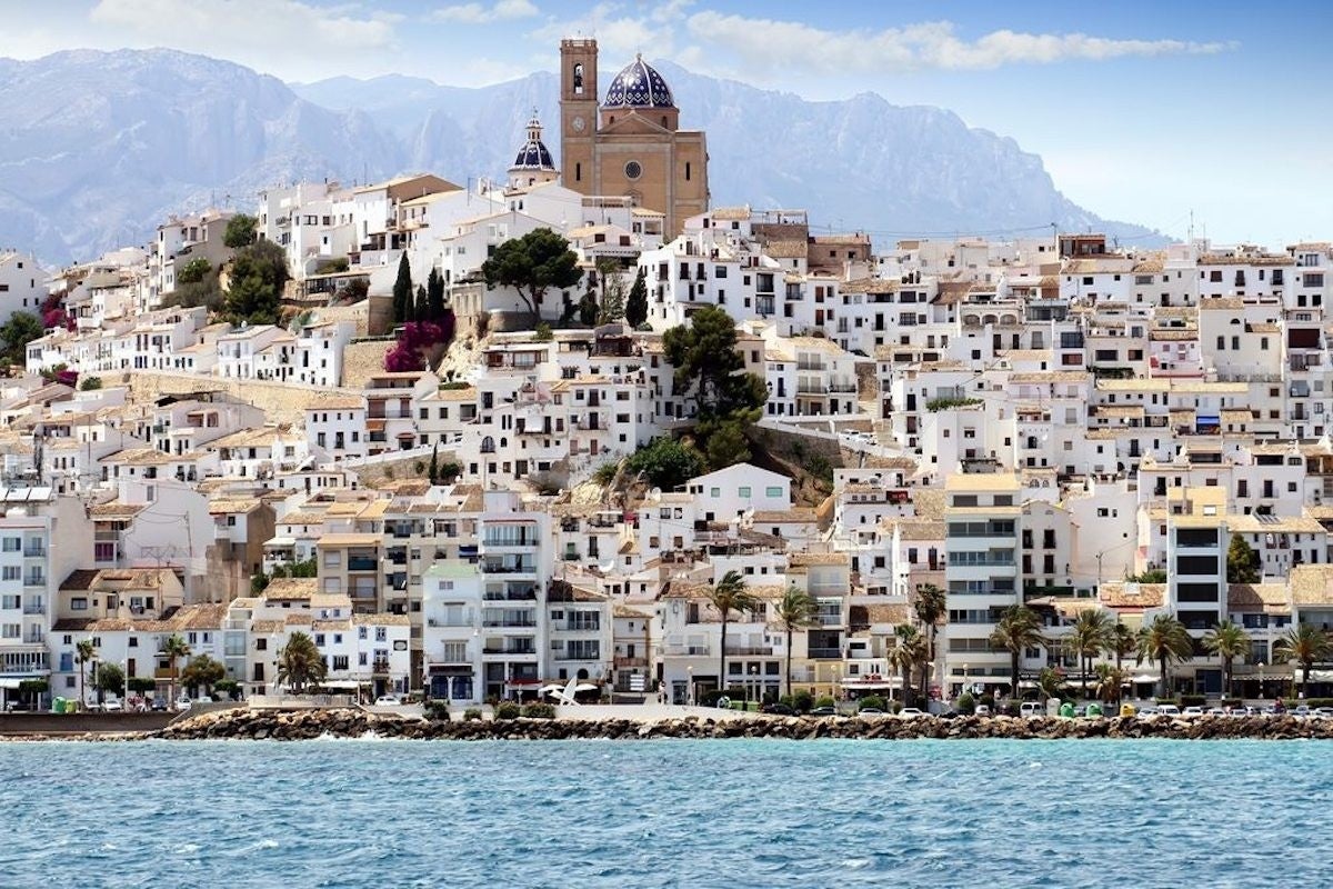 Panorámica de Altea, con la iglesia Nuestra Señora del Consuelo al fondo. Foto: Shutterstock