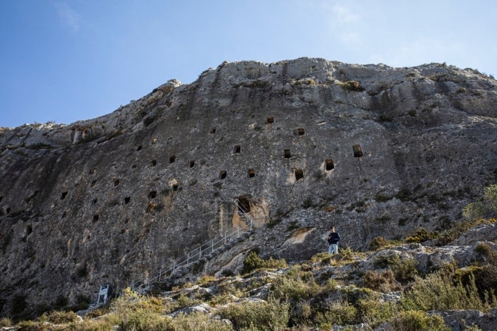 Les Covetes dels Moros, un “monumento humano” oculto por la naturaleza.