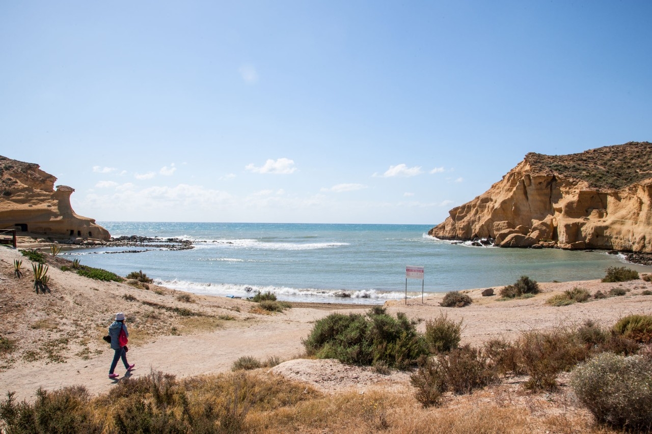 3 calas del Levante almeriense que tratan de tú a tú a las del Cabo de Gata