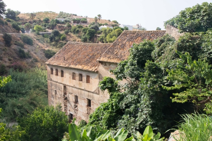 Las ruinas de la fábrica de papel.