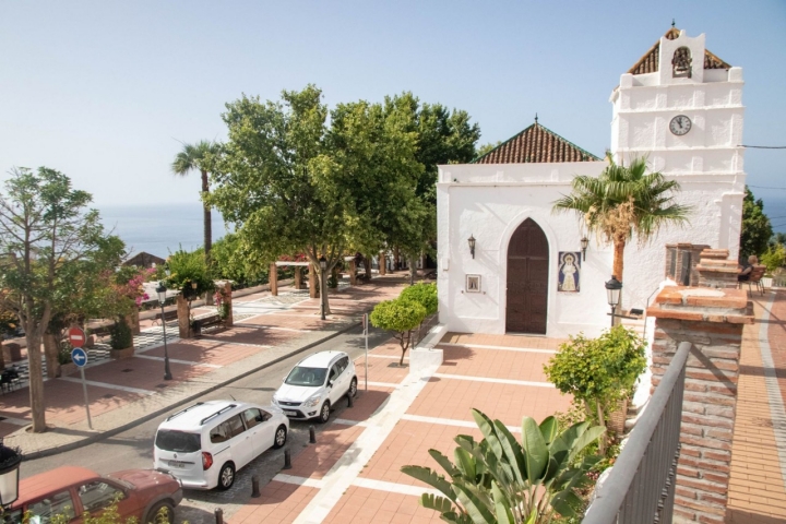 La coqueta iglesia de Maro.