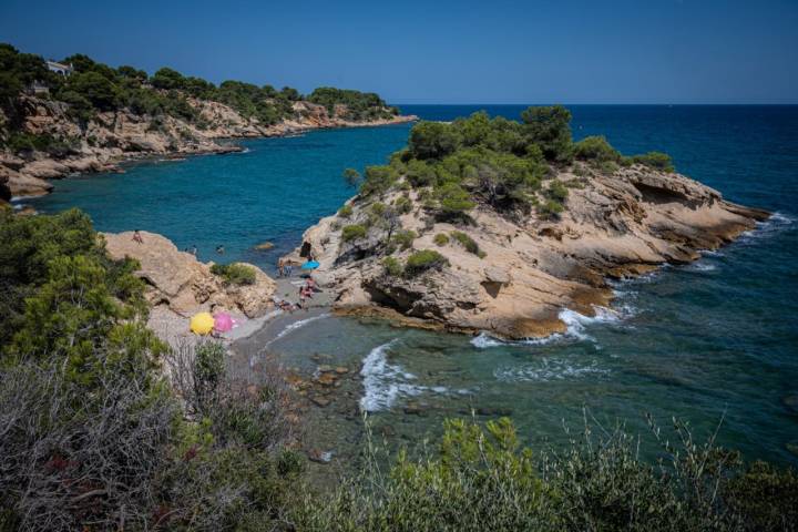 Calas de L'Ametlla de Mar (Tarragona): islotes de Cala L'Illot