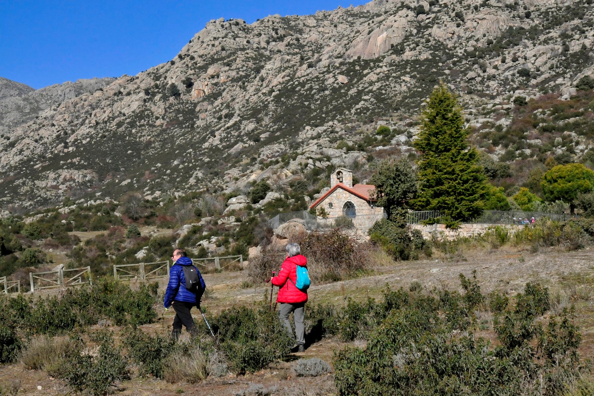 La ermita de San Isidro es paso casi obligado de peregrinos y destino de romeros durante la festividad.