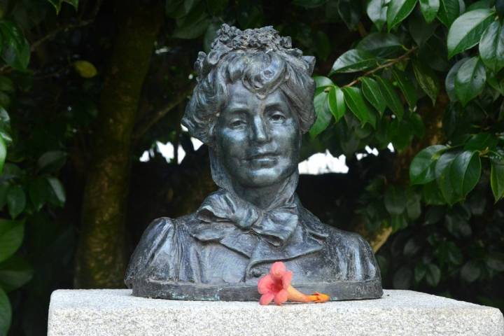 Busto Rosalía de Castro