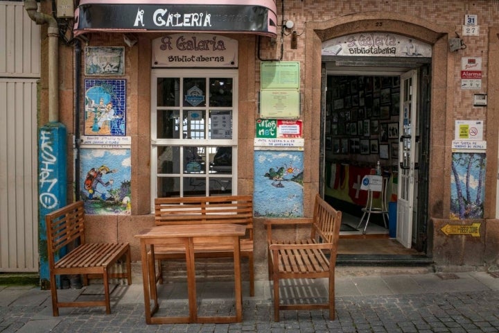 El imprescindible 'A Galería', centro de reunión de peregrinos en Fisterra.