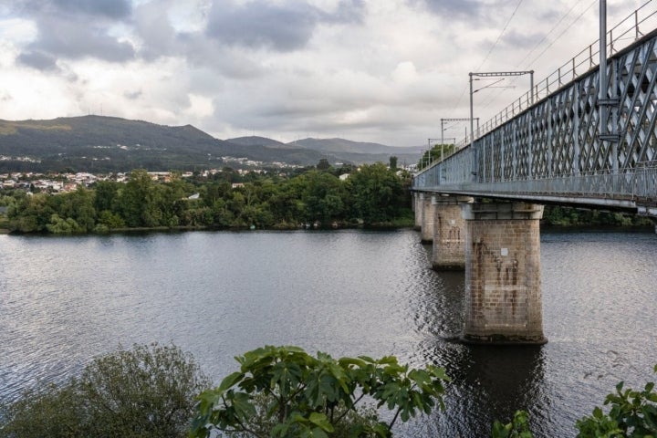 Camino Portugués por la Costa (Tramo1): Puente Internacional en Tui